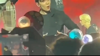 ریکشن ورنون وقتی یه کارات حامله رو تو کنسرت میبینه