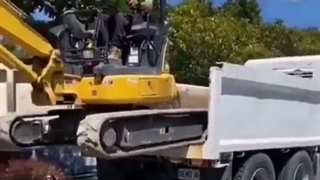 روش خارج شدن بیل مکانیکی از داخل ماشین کمپرسی با آنی حامی Ani Hami