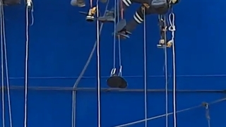 نماشویی ساختمان با طناب روی برج های بلند