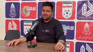 اخباری: به خودم می‌بالم که با چنین بازیکنانی کار می‌کنم