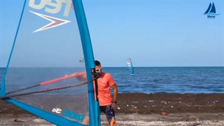 فروش ویندسرف و آموزش ویندسرفینگ در ایران توسط مجموعه تخصصی پویانیز