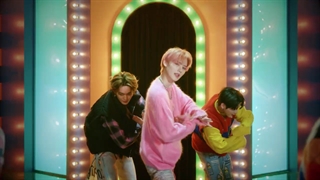 CRAVITY - 'Groovy' M/V