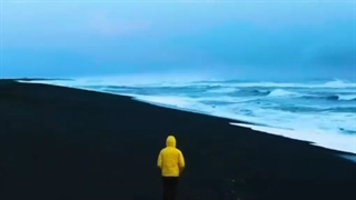 عشق یعنی یکی هست که هم صداته...