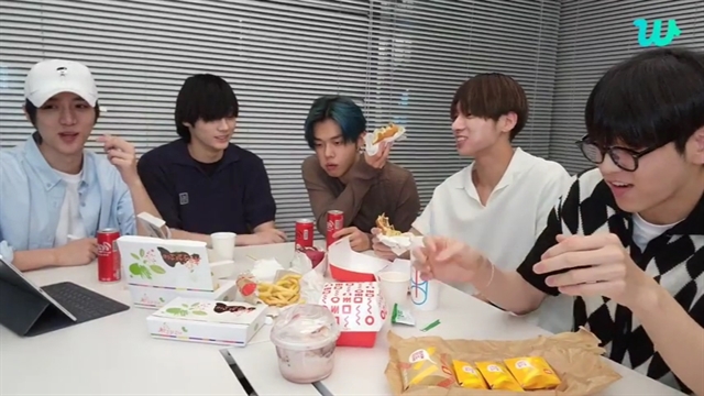 لایو و برنامه ها