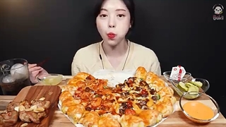 SUB)피자헛 립스테이크&쉬림프 골드바이트 피자에 순살치킨 먹방!