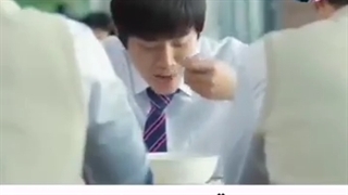 وقتی دوستات تو هر شرایطی دست از خل بازی برنمیدارن حتی وقتی...