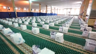 توزیع ۲۰۰۰ بسته غذایی در میان آسیب دیدگان زلزله خوی توسط خادمیاران رضوی