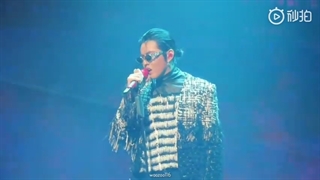 اجرای آهنگ Tough Pill (ورژن انگلیسی) از کریس در Alive Tour in Bejing 190511