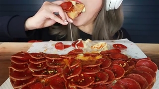 SUB)_پیتزا_فلفونی_+_خوردن_عسل(360p)