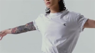 آپدیت توییتر کالوین کلاین با ویدئویی از جونگکوک سر ست عکس‌برداری برای این برند