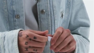 (کپشن) آپدیت جدید توییتر کالوین کلاین با ویدئویی از جونگکوک سر ست عکس‌برداری برای این برند