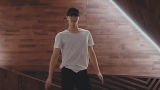 کاور دنس آهنگ Wannabe از ITZY توسط Moonbin