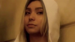 اصا بازیگره واسم مهم نی،،،اهنگش :)