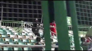 درگیری عوامل منتسب به تیم چوکا با تماشاگران اصفهانی