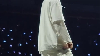 اجرای اهنگ snooze تور جهانی شوگا