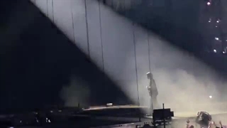 اجرای آهنگ give it to me در اولین روز کنسرت آمریکا