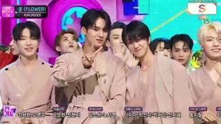 اعضای سونتین با اهنگ flower رقصیدن