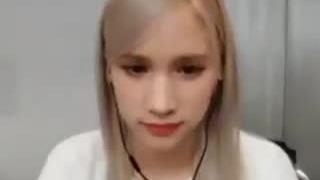 باهیه عضو کپلر توی فن کال اخیرش چالش flower رو رفت