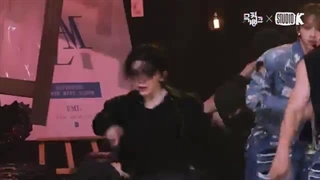 فنکم ووزی woozi از سونتین seventeen در اجرای super