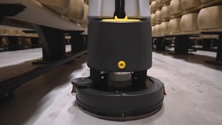 شسستشوی سریع و اسان کف، در فروشگاه های زنجیره ای با اسکرابرهای ایتالیاییlavor