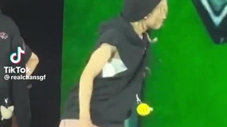 این ویدیو فلیکس توی تورجهانی منیاک هم بالای 1میلیون ویو خورده و وایرال شده