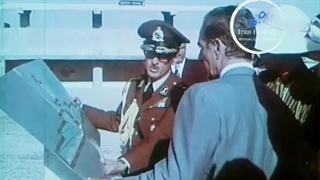 بازدید محمدرضا شاه پهلوی و شهبانو فرح از باشگاه پرسپولیس و استادیوم آریامهر