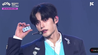 اجرای آهنگ Say my name از زی بی وان در kcon ژاپن