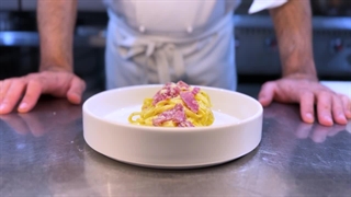 طرز تهیه خوشمزه‌ترین پاستا کاربونارا با سپهر سرلک