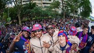 جشن قهرمانی بارسلونا در خیابان های بارسلون (کامل)