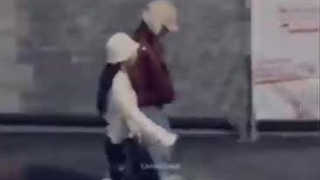 تهیونگ و جنی باهم در خیابان های پاریس