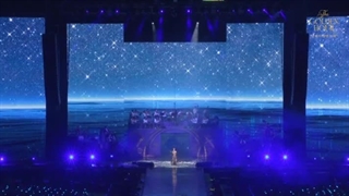 کنسرت آیو با آهنگ my sea با زیرنویس فارسی (کنسرت ساعت طلایی آیو)