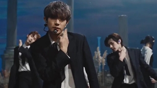 اجرای اهنگ Bite me از انهایپن