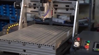 14020303: برای اولین بار در ایران - رونمایی از دو دستگاه فرز CNC توسط استاد رائفی پور