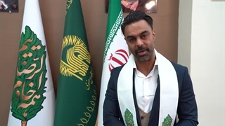 اهدای مدال طلای مهدی ماهانی قهرمان پرورش اندام مسابقات جهانی مستر یونیورس به آستان قدس رضوی