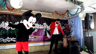 اجرای زیبای آهنگ گرشا رضایی در جشن مدرسه