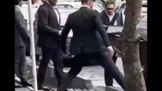 فیلم  مراسم عقد و حضور گلزار در کنار همسرش