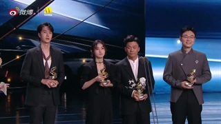 کات جایزه گرفتن وانگ ییبو برای عنوان بازیگر سال