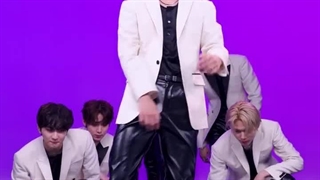 ریلی دنس اهنگ " Bite Me " از انهایپن