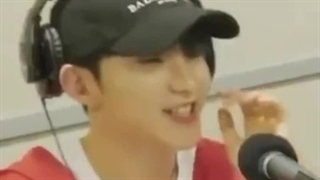 امروز میخوام ی ویدیو هایی بزارم که ممکنه از دست حجم زیاد کیوت بودن و مهربون بودن هوشی از دست برید انقدر که این پسر خوبه :>