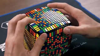 سخت ترین چالش ها/ حل کردن مکعب روبیک غول آسای 15x15