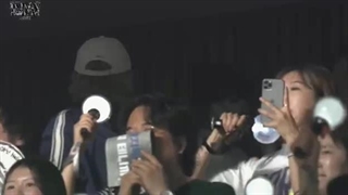 به پسرا میکروفن دادن