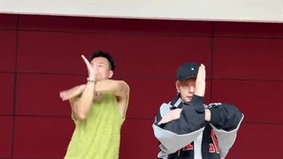 چالش سونگمین ( استری کیدز)  با جی وای پی. آهنگ S_ Class♡♡