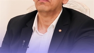 مشاوره با بیمار در مورد پروتز سینه مدل اشکی یا گرد