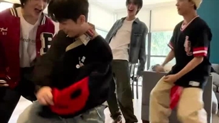 دیوونه هاااا :خنده: وای خدا عاشقشونم :خنده: