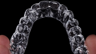 الاینرها چرا باعث بوی بد دهان نمیشن