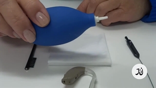 نحوه تمیز کردن سمعک