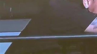 بچه رو بدون میکروفون گیر آورده (Luhan&Tao)