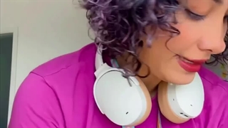 پاشو گوشیو بزار کنار کار داریم