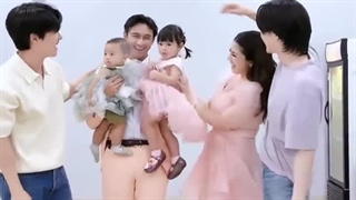 چالش رقص آهنگ Cream Soda توسط دی او و سوهو به همراه فلیسیا رئیس برند اسکارلت