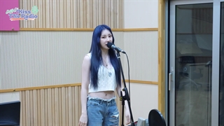 اجرای لایو لی چه یون (Lee Chae Yeon) با آهنگ LET'S DANCE در KISS THE RADIO شبکه KBS